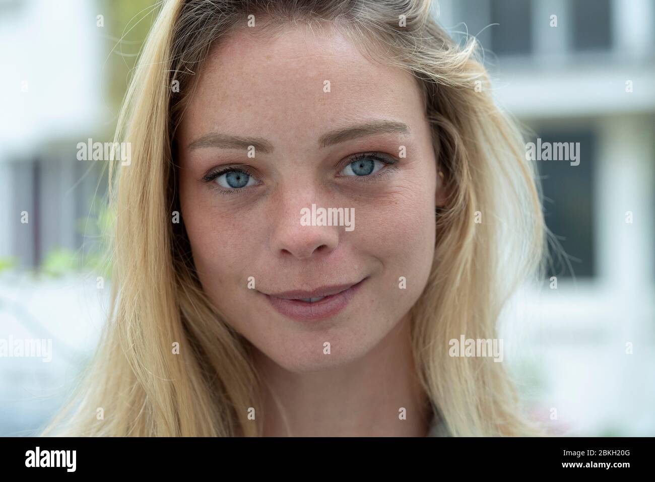 Junge Frau in Nahaufnahme Stockfoto