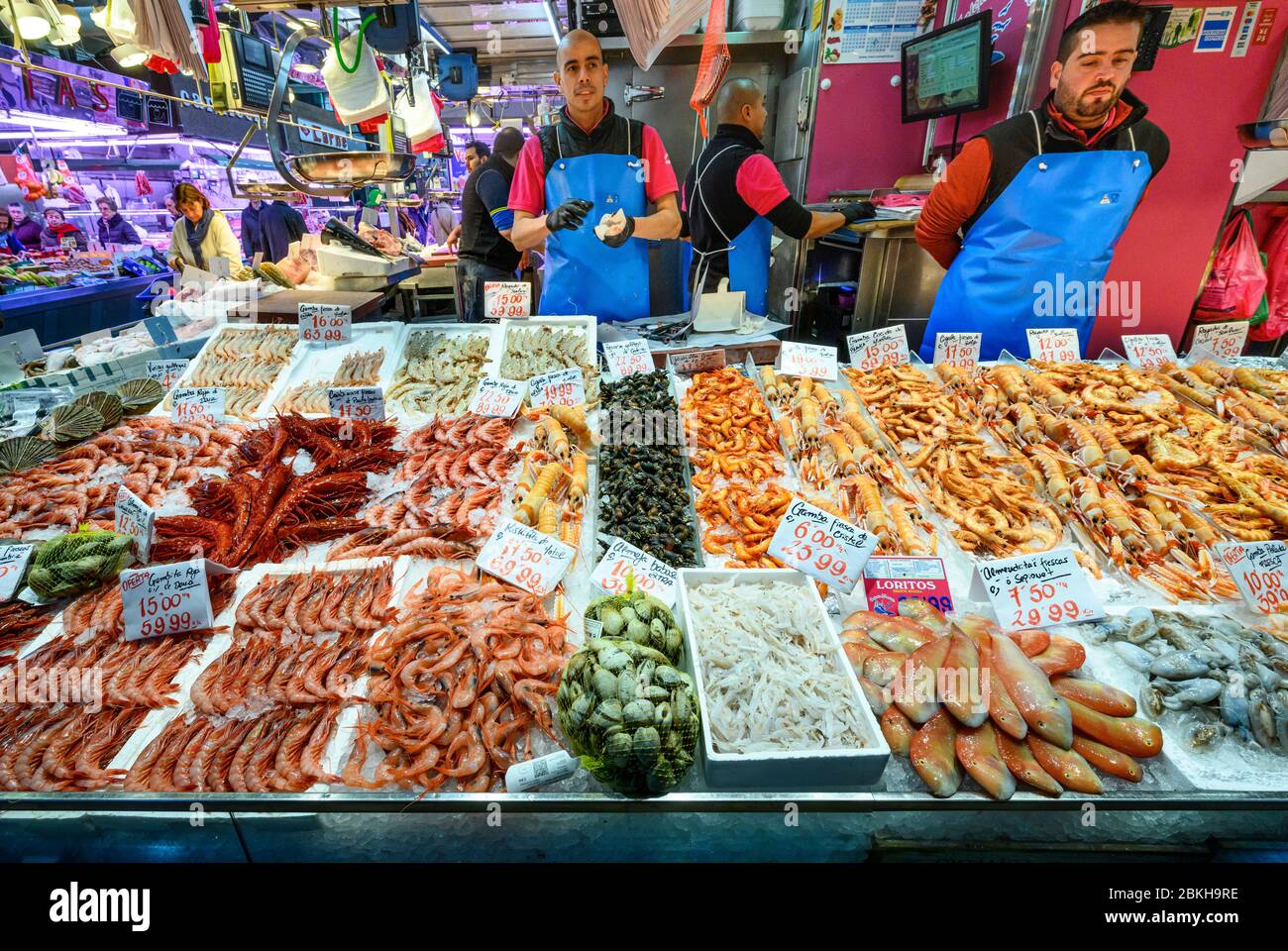 Meeresfrüchte aus ganz Spanien auf den Verkauf in der Mercardo de Maravillas, einer der größten Lebensmittel Märkte in Europa.  Cuatro Caminos, Madrid, Spanien Stockfoto