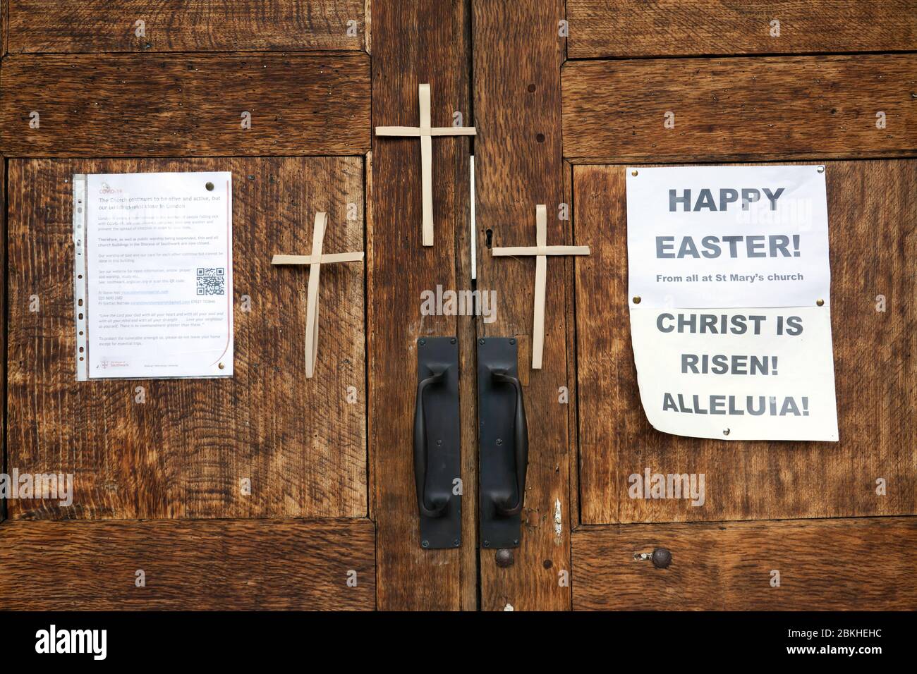 St Mary's Church in der Lewisham High Street musste wegen der Aussetzung der öffentlichen Anbetung durch die britische Regierung während der COVID-19 Pandemie geschlossen werden Stockfoto