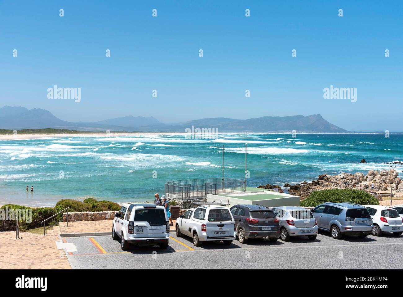 Kleinmond, Westkap, Südafrika. 2019, die Strandpromenade von Kleinmond eine kleine Stadt an der alantischen Küste an der Gartenroute im Westkap-Regi Stockfoto