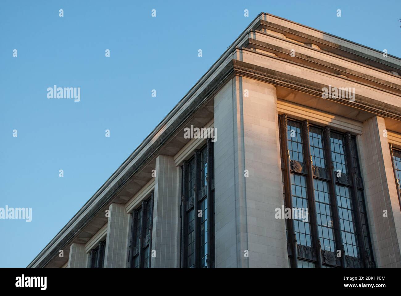 Art déco 1930er Jahre Architektur Stone Barkers Department Store Shopping Arcade, Kensington High Street, London W8 von Bernard George Stockfoto Art déco 1930er Jahre Architektur Stone Barkers Department Store Shopping Arcade, Kensington High Street, London W8 von Bernard George Stockfoto