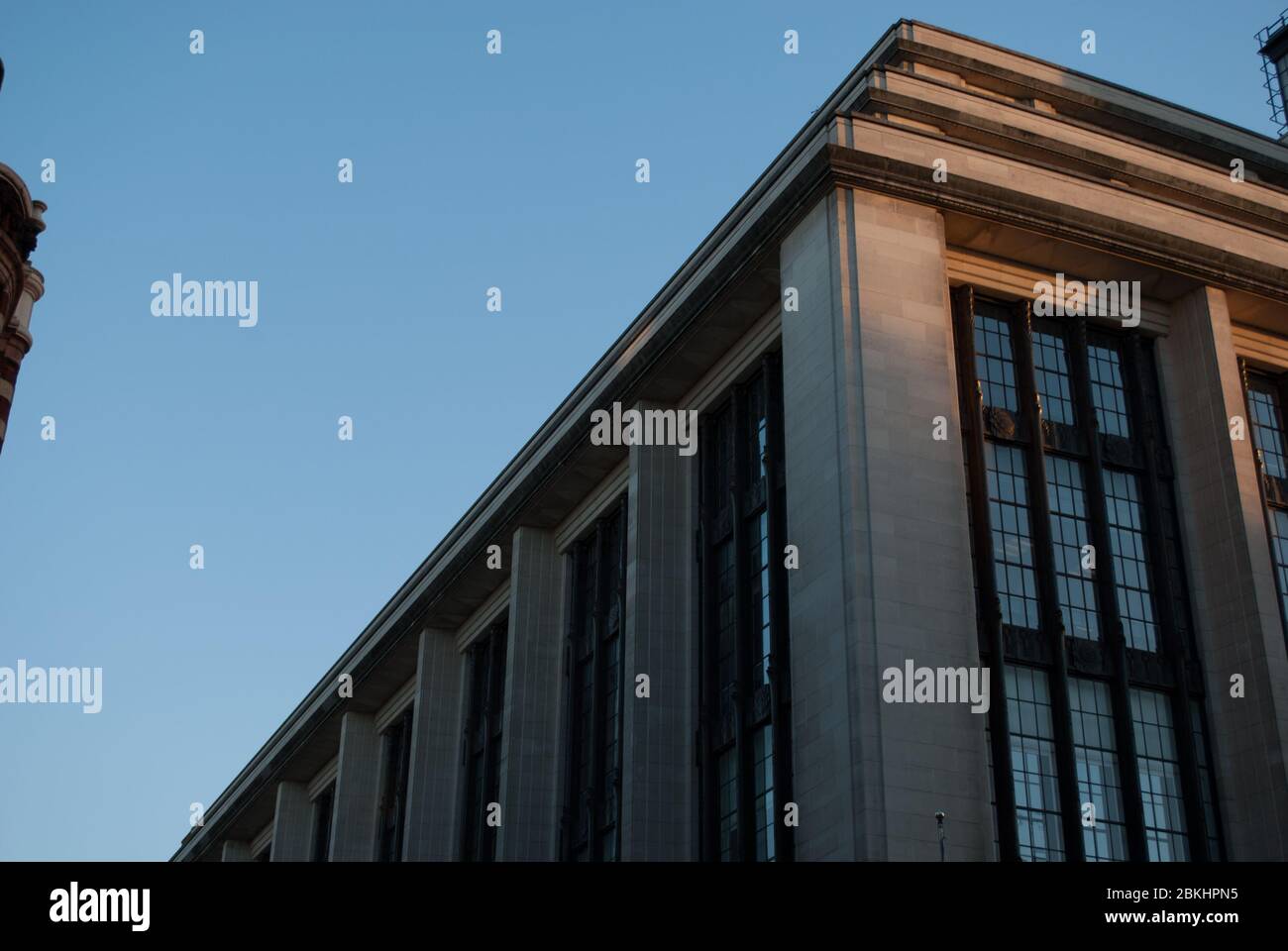 Art déco 1930er Jahre Architektur Stone Barkers Department Store Shopping Arcade, Kensington High Street, London W8 von Bernard George Stockfoto Art déco 1930er Jahre Architektur Stone Barkers Department Store Shopping Arcade, Kensington High Street, London W8 von Bernard George Stockfoto