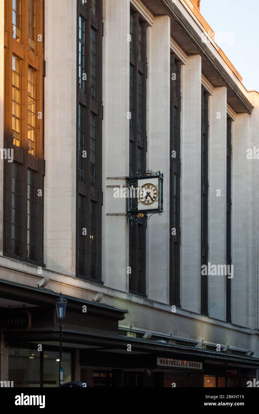 Art déco 1930er Jahre Architektur Stone Barkers Department Store Shopping Arcade, Kensington High Street, London W8 von Bernard George Stockfoto Art déco 1930er Jahre Architektur Stone Barkers Department Store Shopping Arcade, Kensington High Street, London W8 von Bernard George Stockfoto