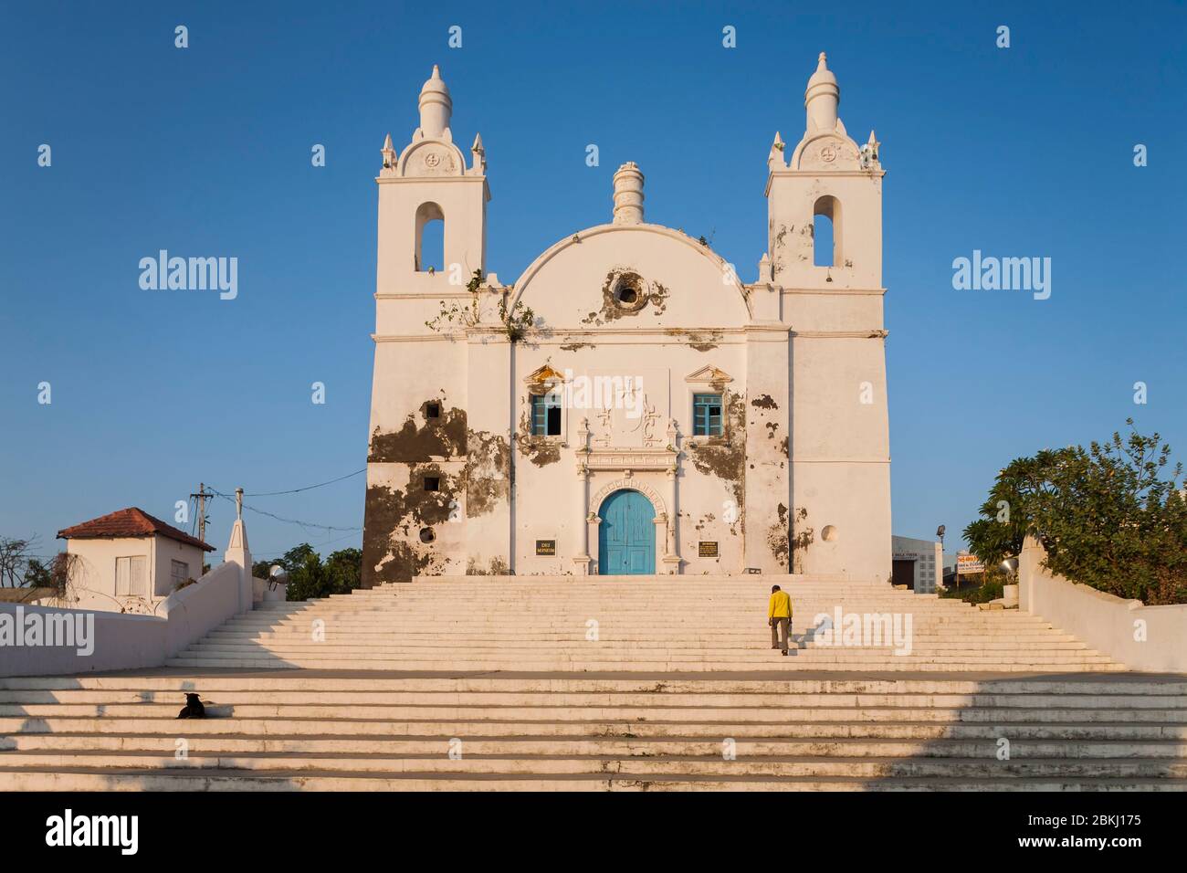 Indien, Daman und Diu Territory, Bezirk von Diu, sonnige Fassade der Thomas Kirche, errichtet 1598 und umgewandelt in ein Museum Stockfoto