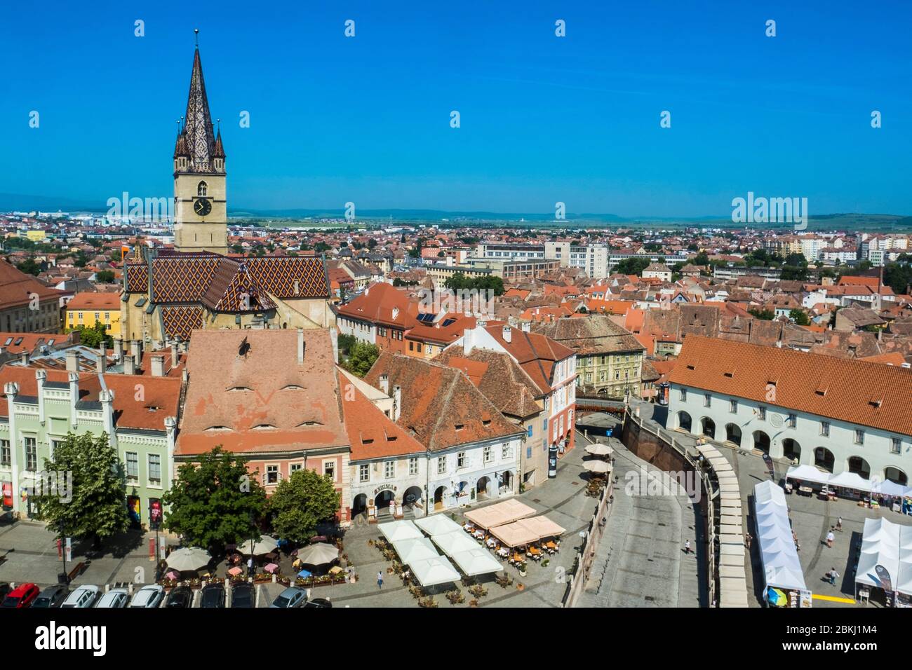 Rumänien, Sibiu Judet, Siebenbürgen, Karpaten, Sibiu, die Altstadt, Blick auf die Evangelische Kathedrale und den kleinen Ort vom Ratsturm Stockfoto