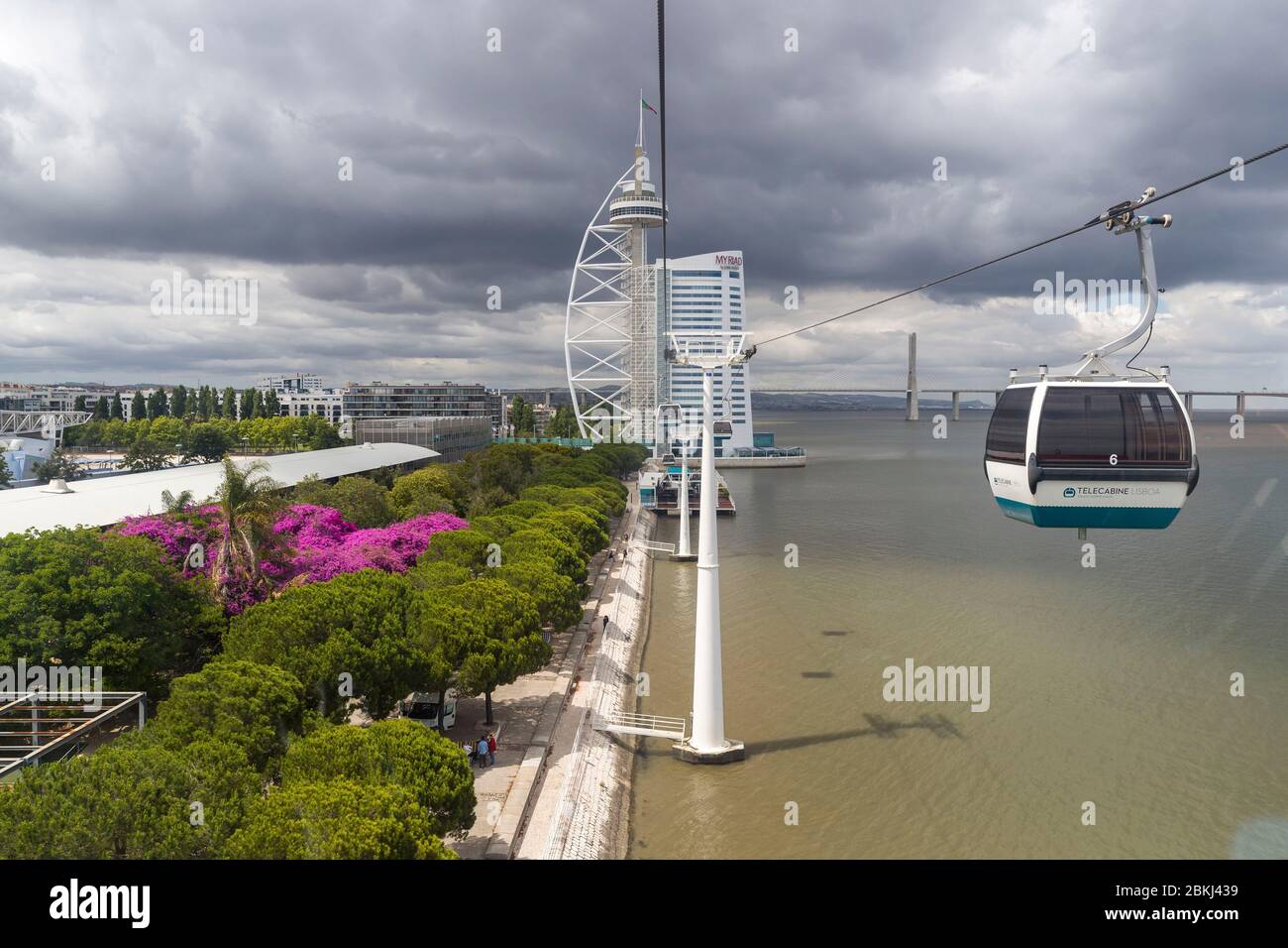 Portugal, Lissabon, Parque das Nações, der Vasco da gama Turm und die Seilbahn Stockfoto