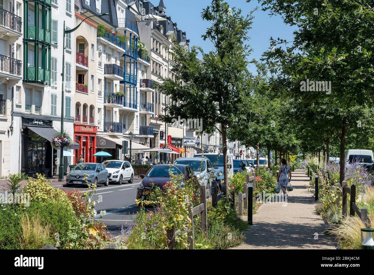 Frankreich, Hauts de seine, Le Plessis-Robinson, Avenue Charles de Gaulle Stockfoto