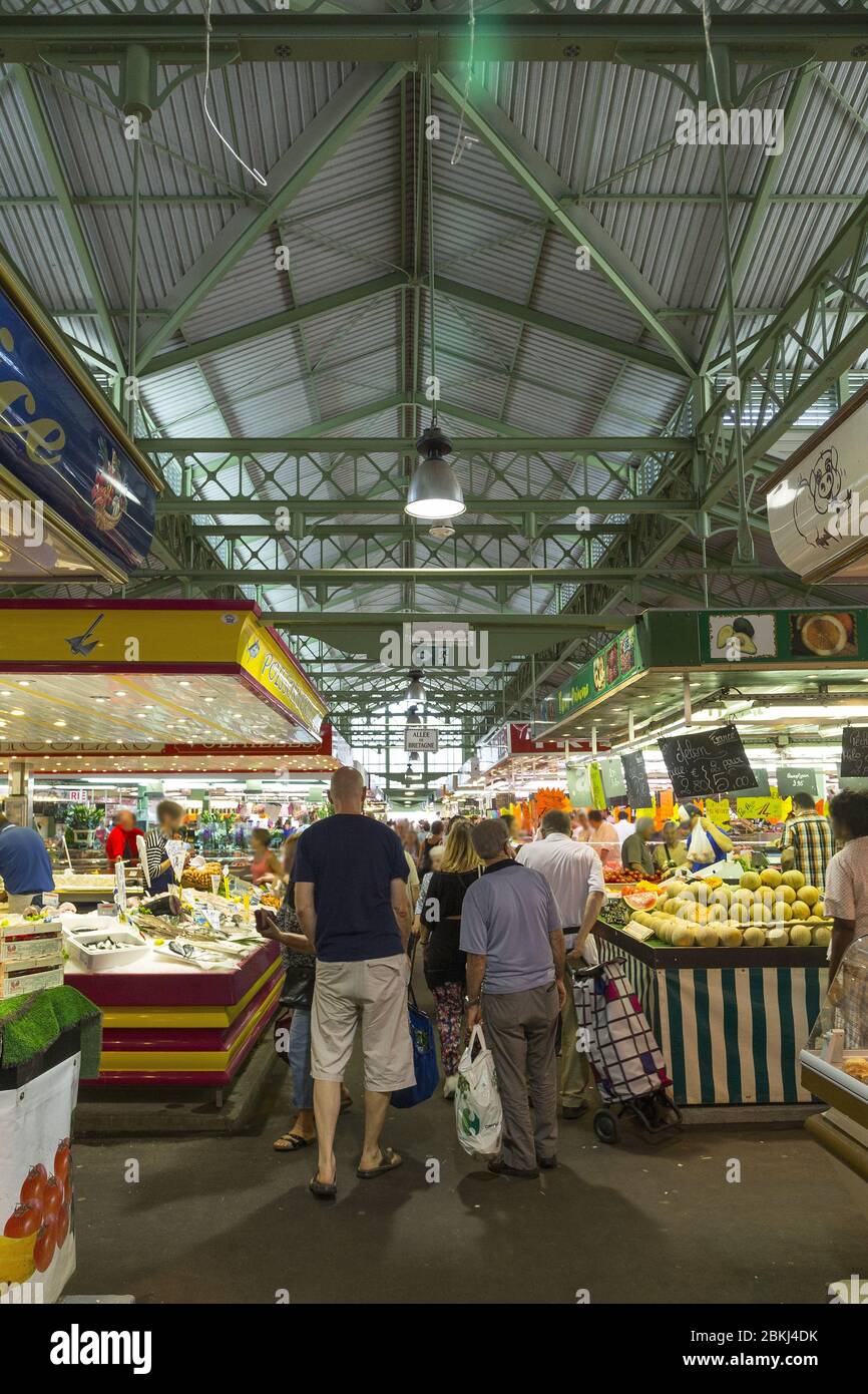 Frankreich, Hauts de seine, Le Plessis-Robinson, Markt unter der Halle, Place du 8 Mai 1945 Stockfoto
