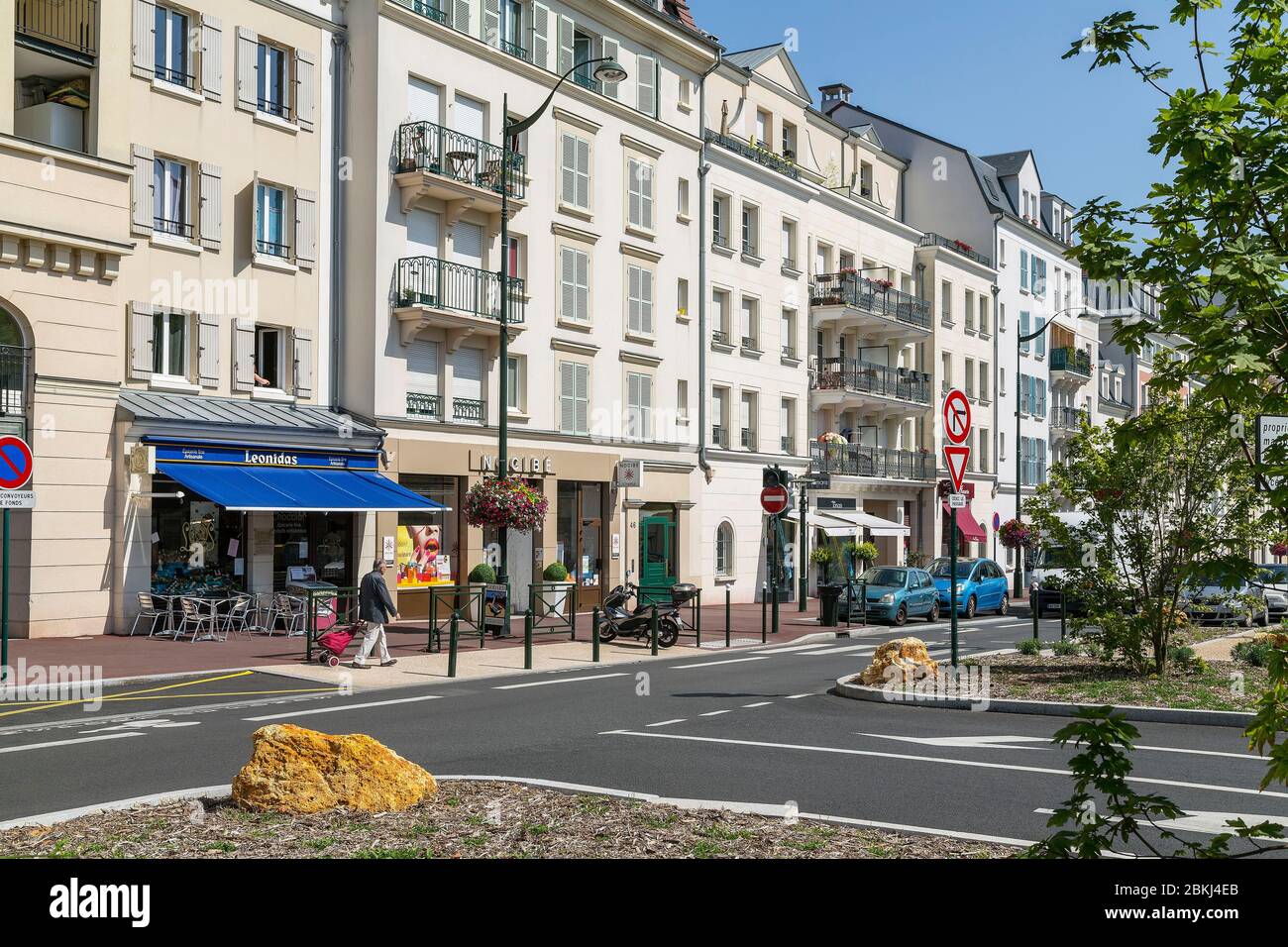 Frankreich, Hauts de seine, Le Plessis-Robinson, Avenue Charles de Gaulle Stockfoto