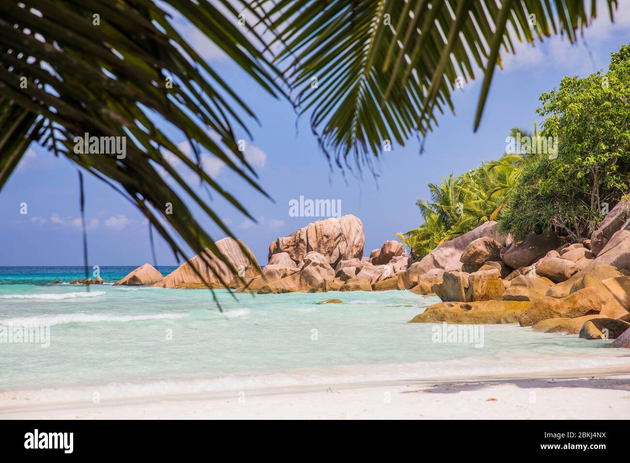Seychellen, La Digue, Coco Cove, weißer Sandstrand und Granitfelsen Stockfoto