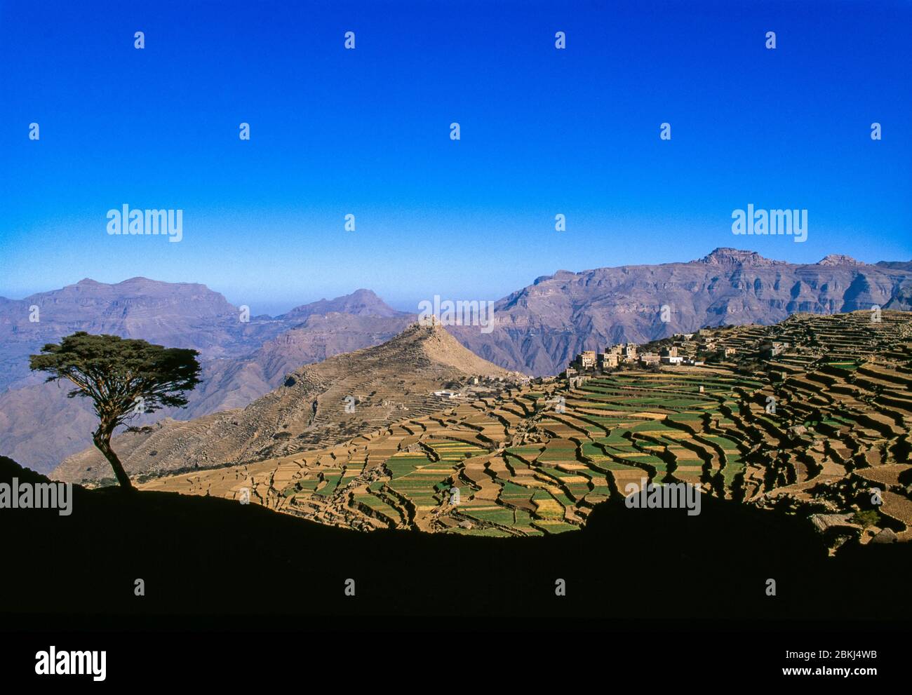 Jemen, arabische Halbinsel, voll terrassierte Hänge, zwischen Tawila und Al Mahwit Stockfoto