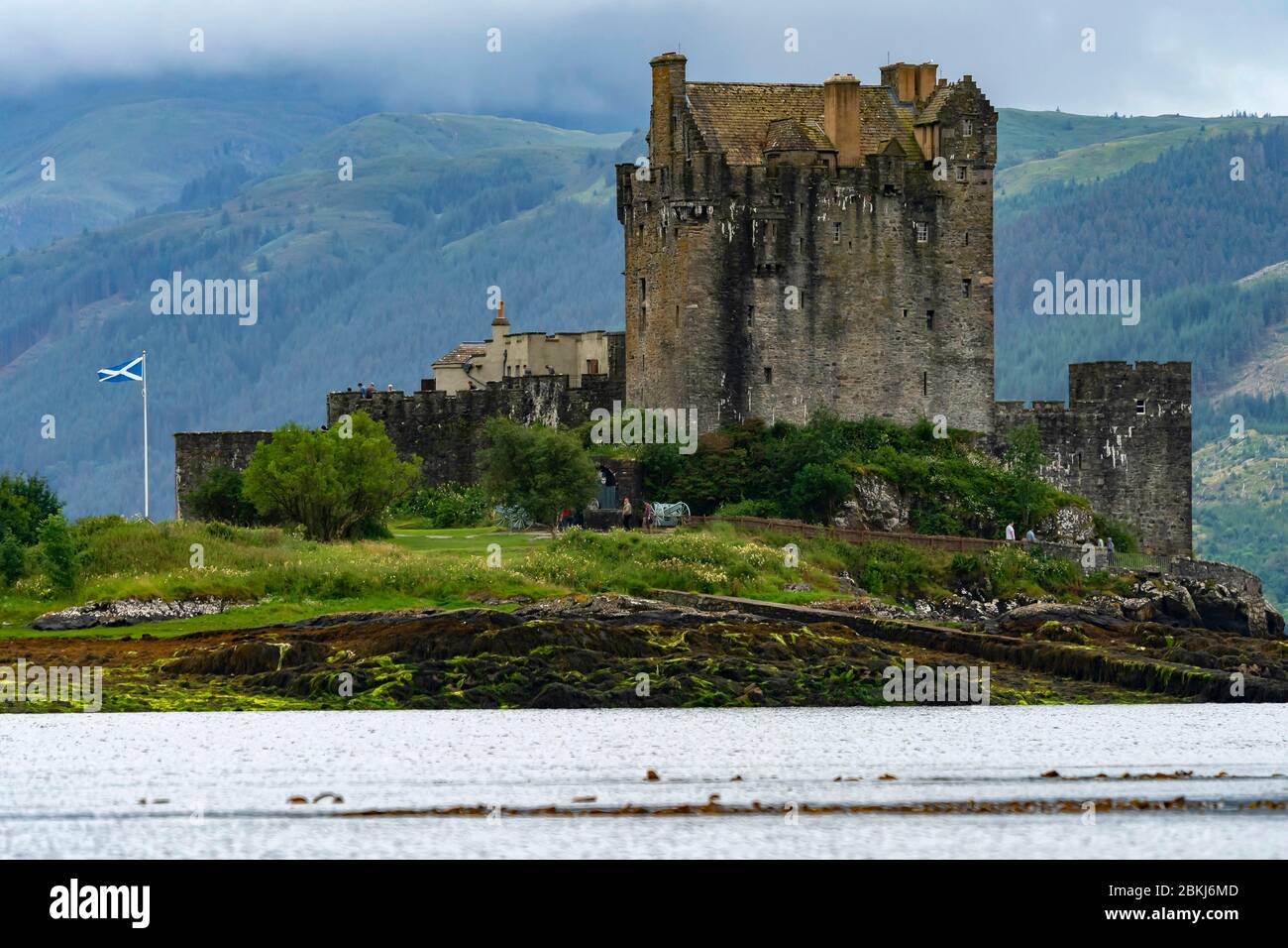 Großbritannien, Schottland, Highlands, Ross & Cromarty County, Dornie, Eilean Donan Castle am Eingang zum Loch Duich Stockfoto
