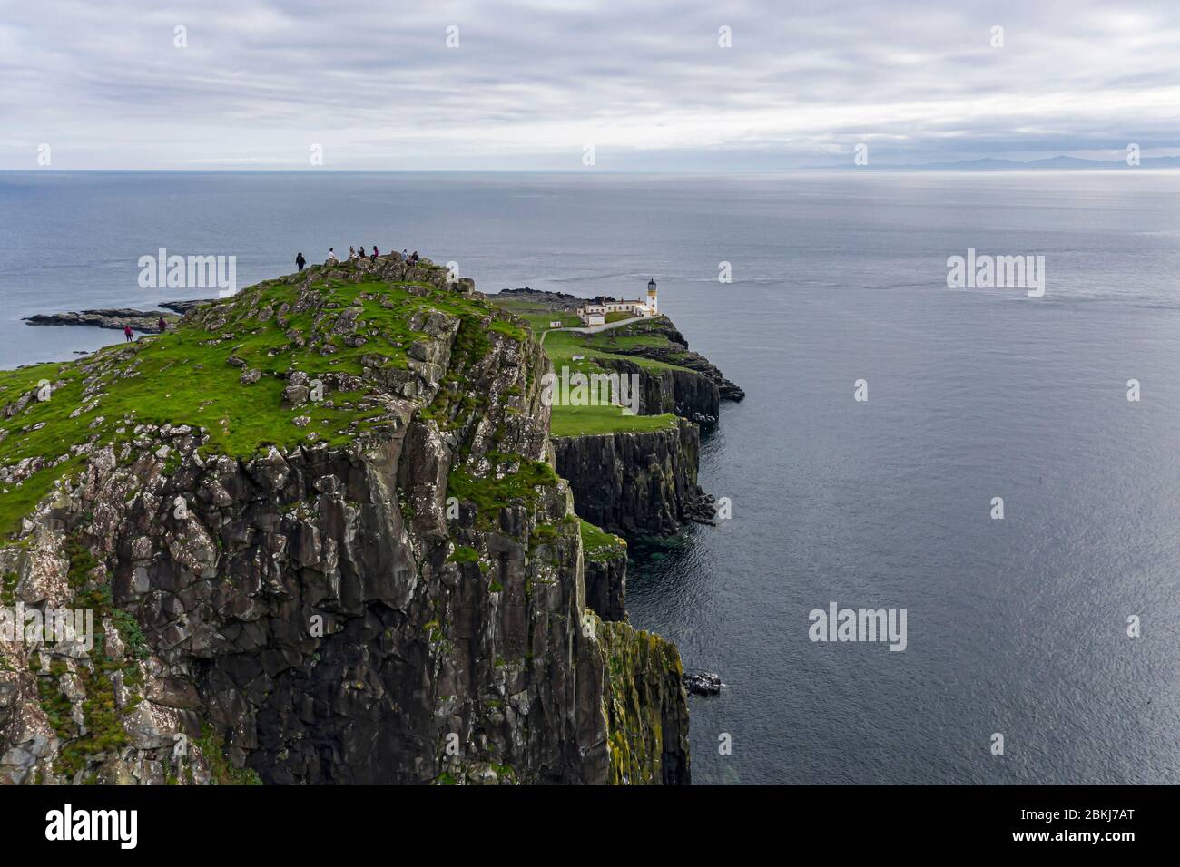 Großbritannien, Schottland, Highlands, Hebrides, Isle of Skye, Neist Point Lighthouse (Vogelblick) Stockfoto