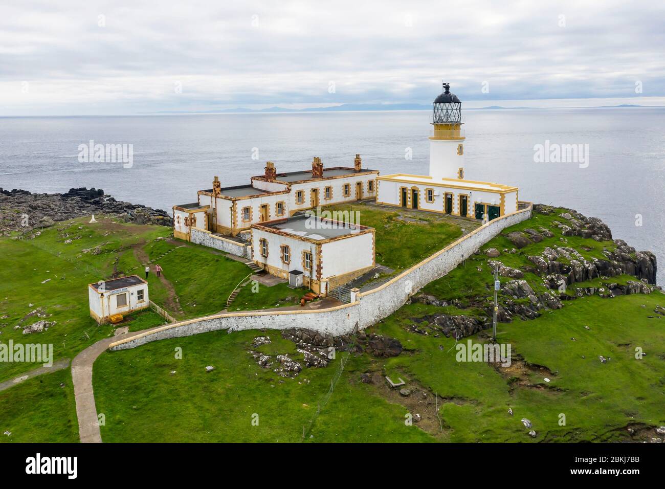 Großbritannien, Schottland, Highlands, Hebrides, Isle of Skye, Neist Point Lighthouse (Vogelblick) Stockfoto