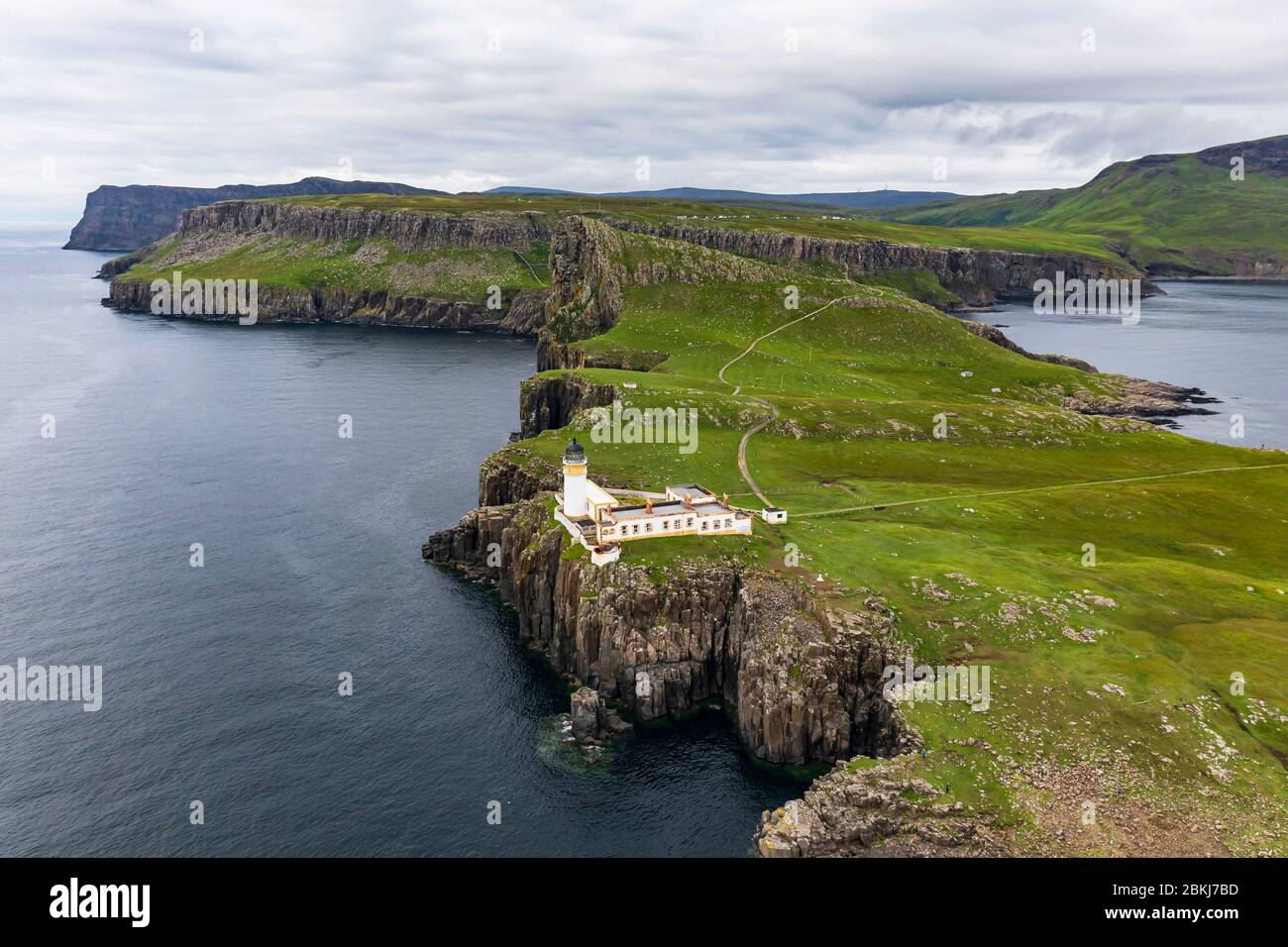 Großbritannien, Schottland, Highlands, Hebrides, Isle of Skye, Neist Point Lighthouse (Vogelblick) Stockfoto