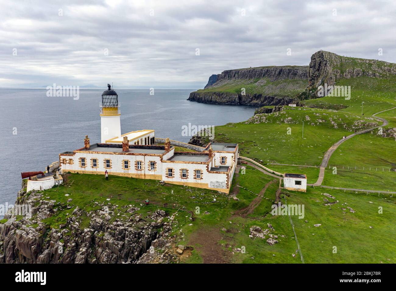 Großbritannien, Schottland, Highlands, Hebrides, Isle of Skye, Neist Point Lighthouse (Vogelblick) Stockfoto