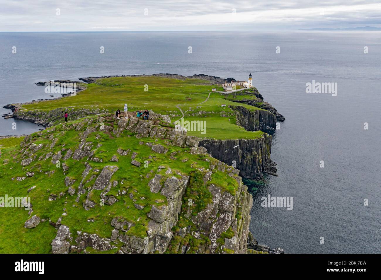 Großbritannien, Schottland, Highlands, Hebrides, Isle of Skye, Neist Point Lighthouse (Vogelblick) Stockfoto