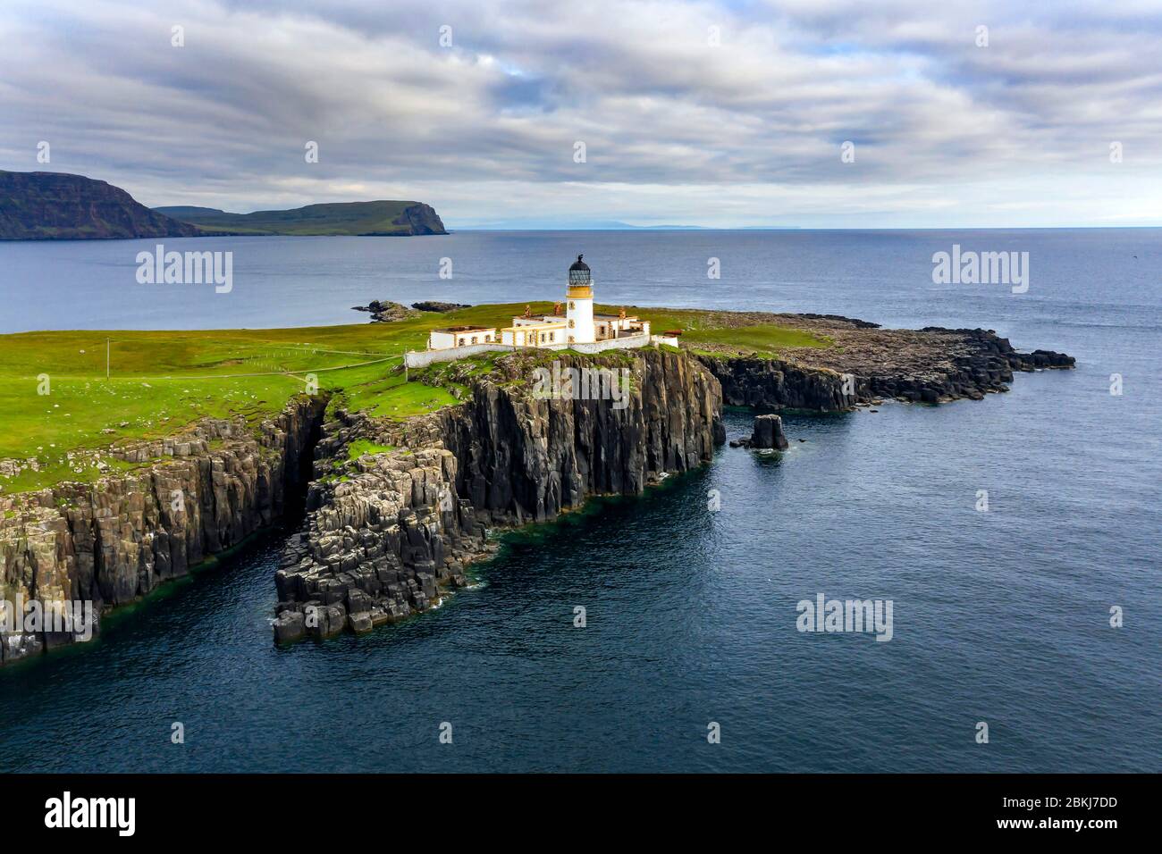 Großbritannien, Schottland, Highlands, Hebrides, Isle of Skye, Neist Point Lighthouse (Vogelblick) Stockfoto