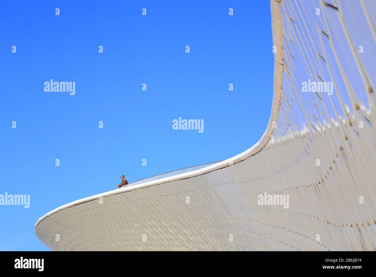 Portugal, Lissabon, Belém, MAAT (Museum für Kunst, Architektur und Technologie oder Museu de Arte, Arquitetura e Tecnologia), das 2016 eingeweiht und von der britischen Architektin Amanda Levete entworfen wurde Stockfoto