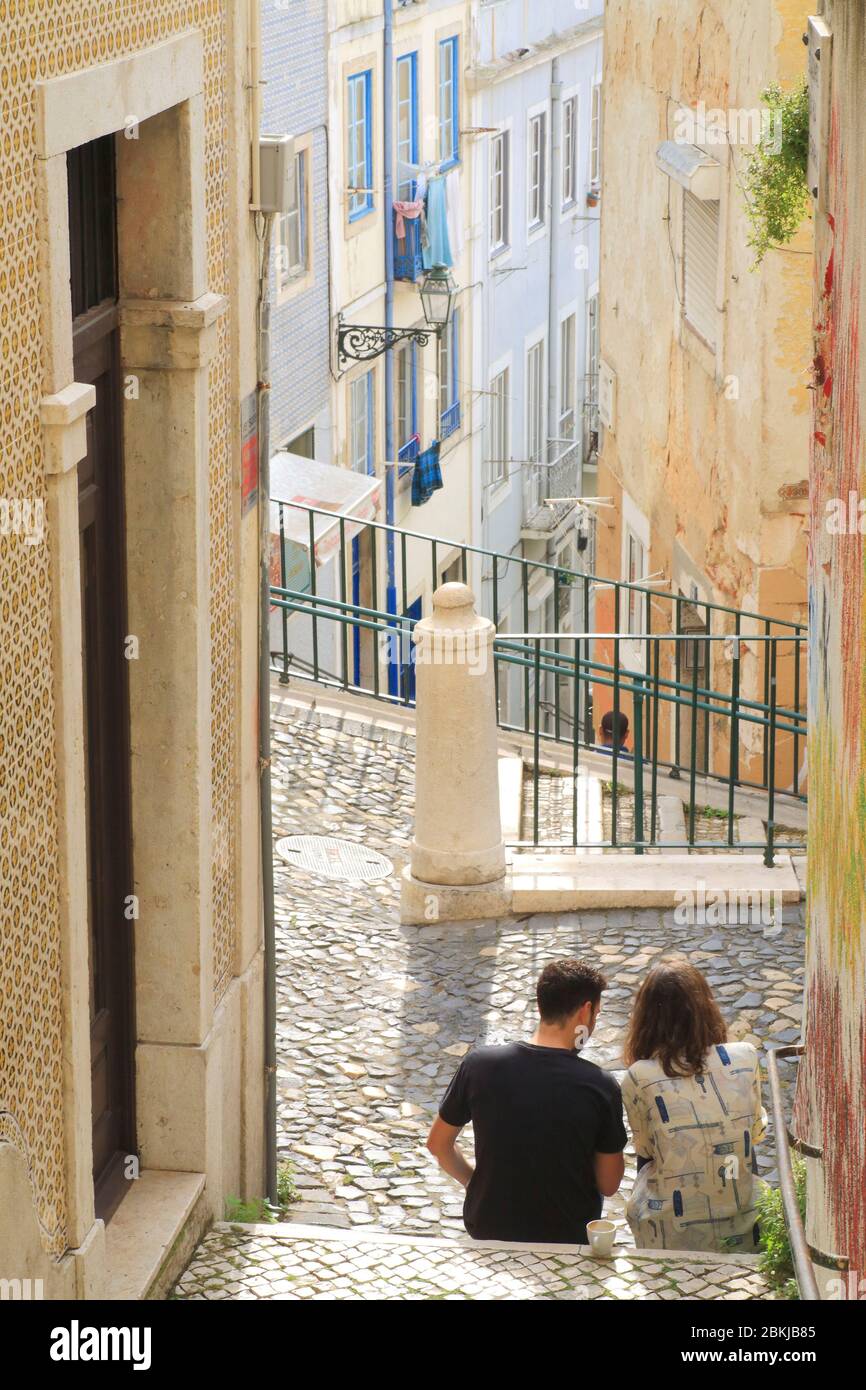 Portugal, Lissabon, Mouraria, Liebhaber in diesem beliebten Viertel Stockfoto