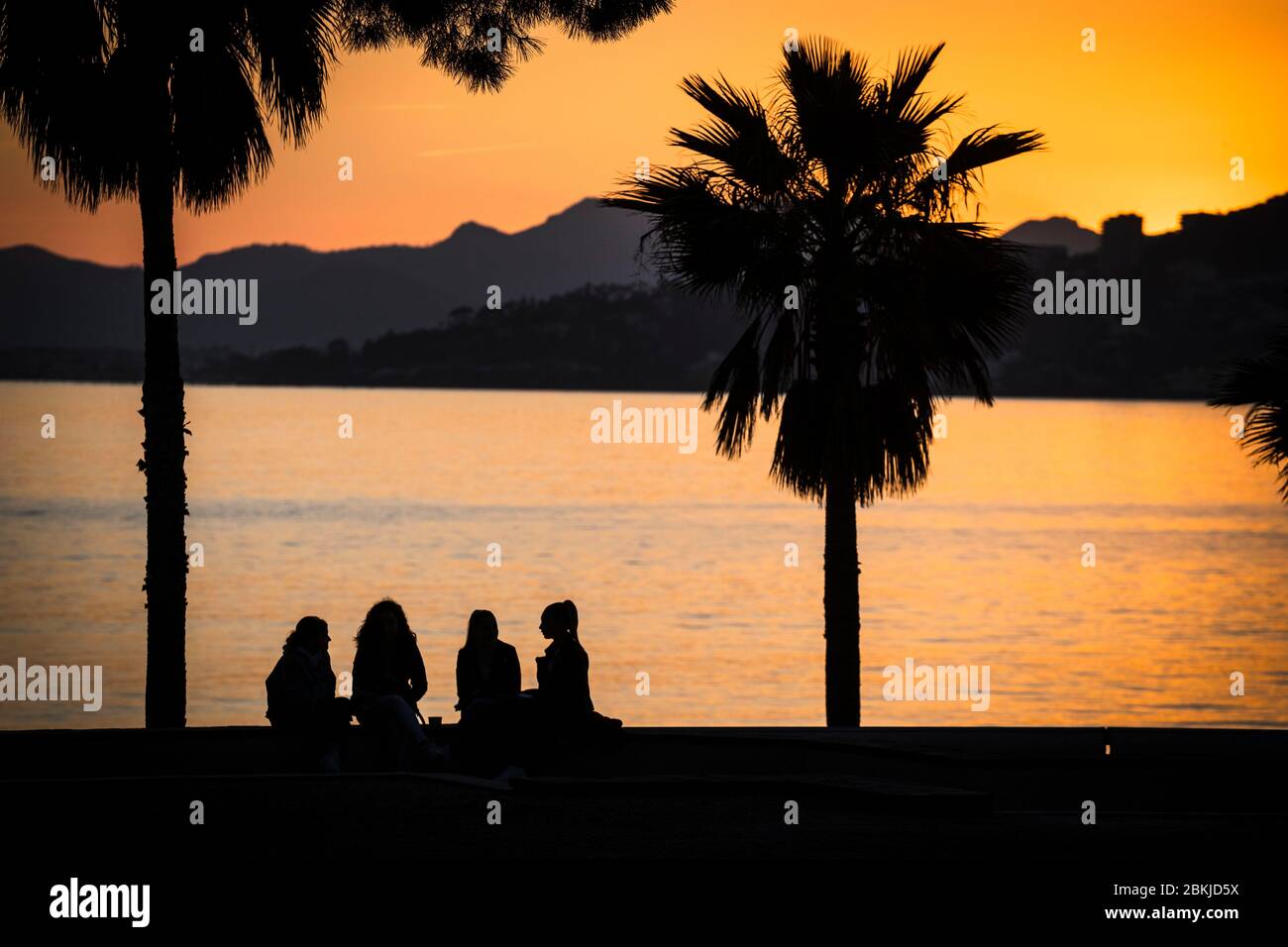 Frankreich, Alpes-Maritimes, Antibes, Juan-les-Pins, Platz Frank Jay Gould, Golfe-Juan und das Estérel-Massiv im Hintergrund Stockfoto