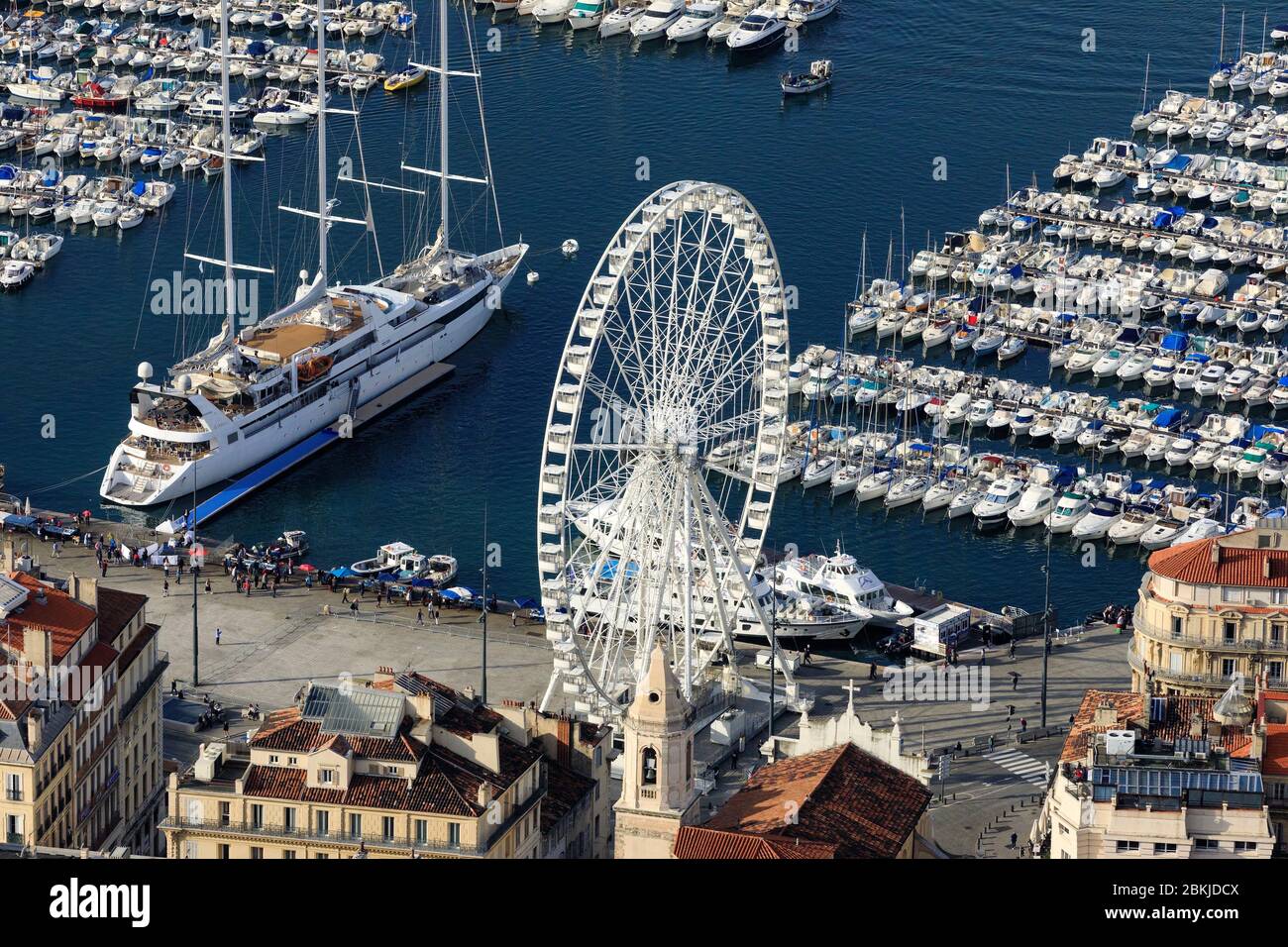Frankreich, Bouches du Rhone, Marseille, 1. Arrondissement, Vieux Port, Quai de la Fraternite, das große Rad (Luftaufnahme) Stockfoto