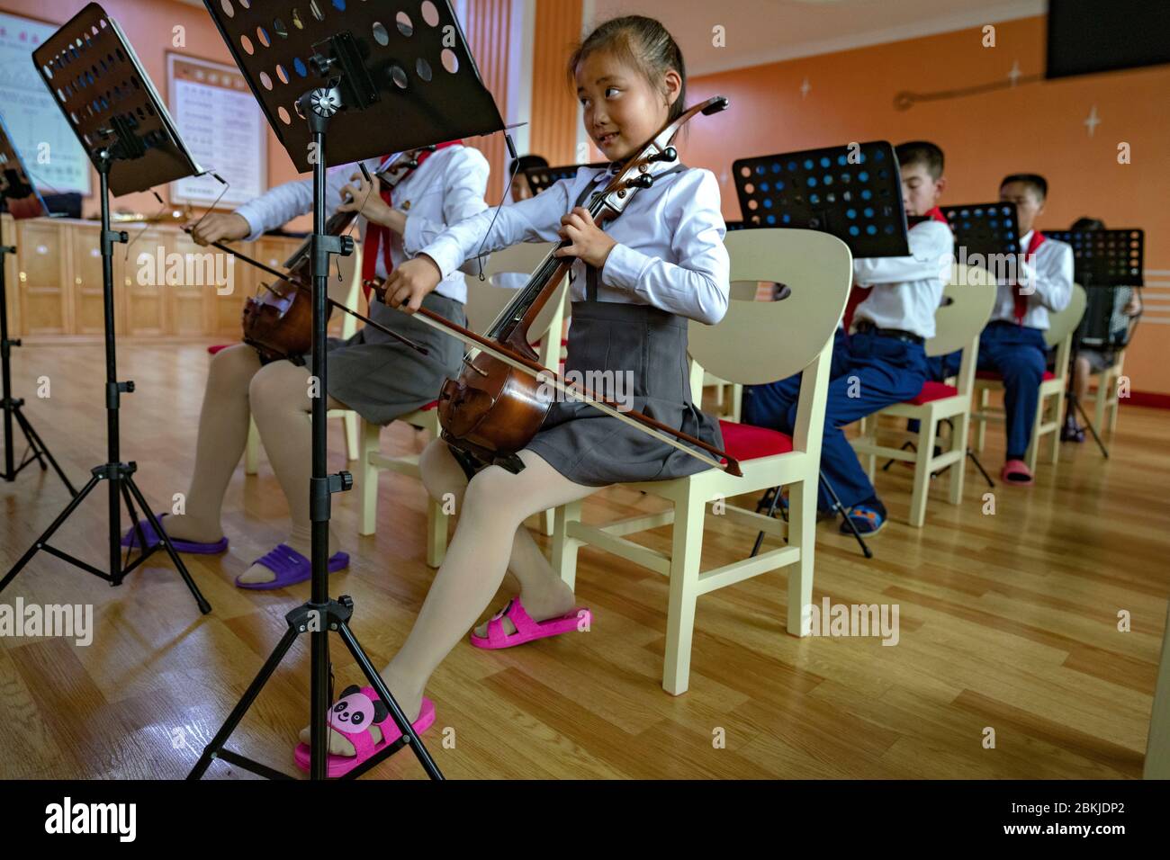 Nordkorea, Rason Special Economic Zone, Rajin, Kinderpalast, Musikunterricht Stockfoto
