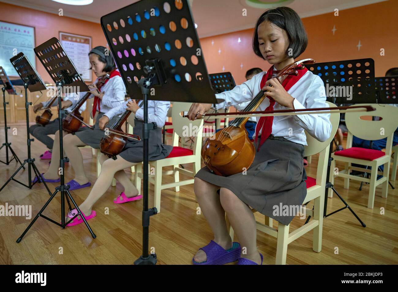 Nordkorea, Rason Special Economic Zone, Rajin, Kinderpalast, Musikunterricht Stockfoto