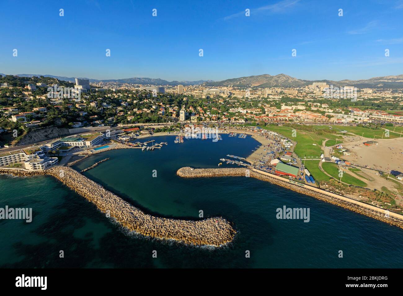 Frankreich, Bouches du Rhone, Marseille, 8. Arrondissement, La Plage und Bonneveine, nautischer Stützpunkt von Roucas Blanc (Luftaufnahme) Stockfoto