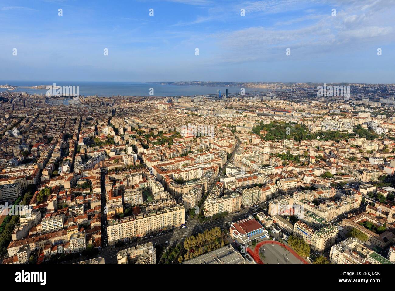 Frankreich, Bouches du Rhone, Marseille, 5. Arrondissement, Bezirk Cinq Avenues im Vordergrund (Luftaufnahme) Stockfoto