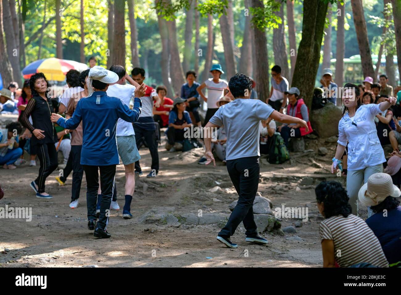 Nordkorea, Hyang San District, Mount Myohyang, Dorfbewohner genießen einen Tag Stockfoto