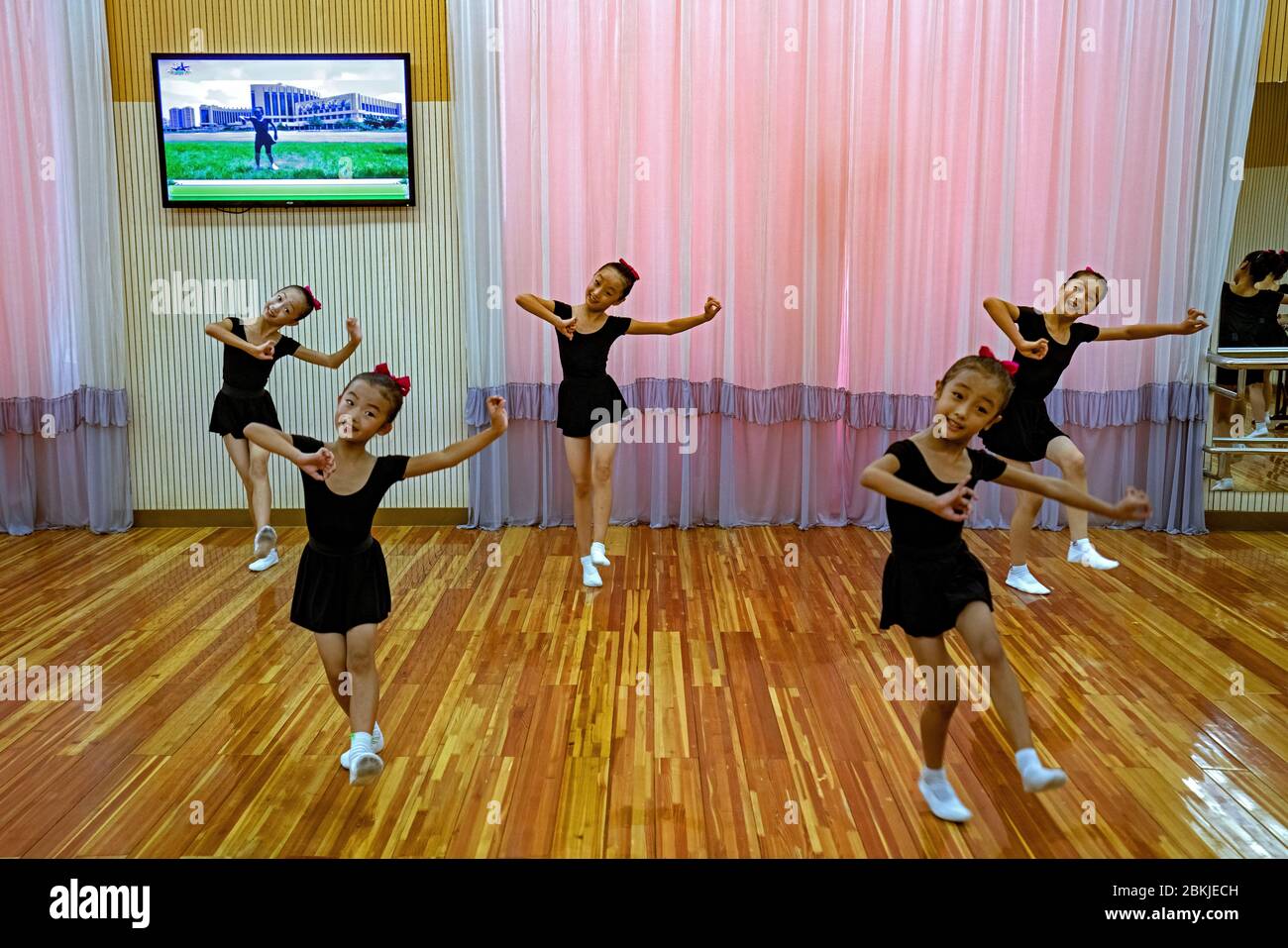 Nordkorea, Pjöngjang, Mangyongdae Schoolchildrens' Palace, Tanzkurs Stockfoto