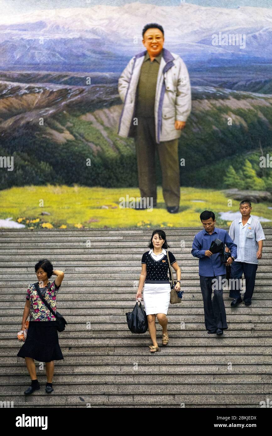 Nordkorea, Pjöngjang, Metro, Gemälde von Kim Jong Il Stockfoto