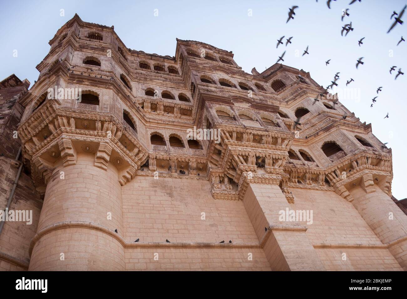 Indien, Rajasthan, Jodhpur, niedrige Winkelansicht vom Fuß des Fort Mehrangarh Stockfoto
