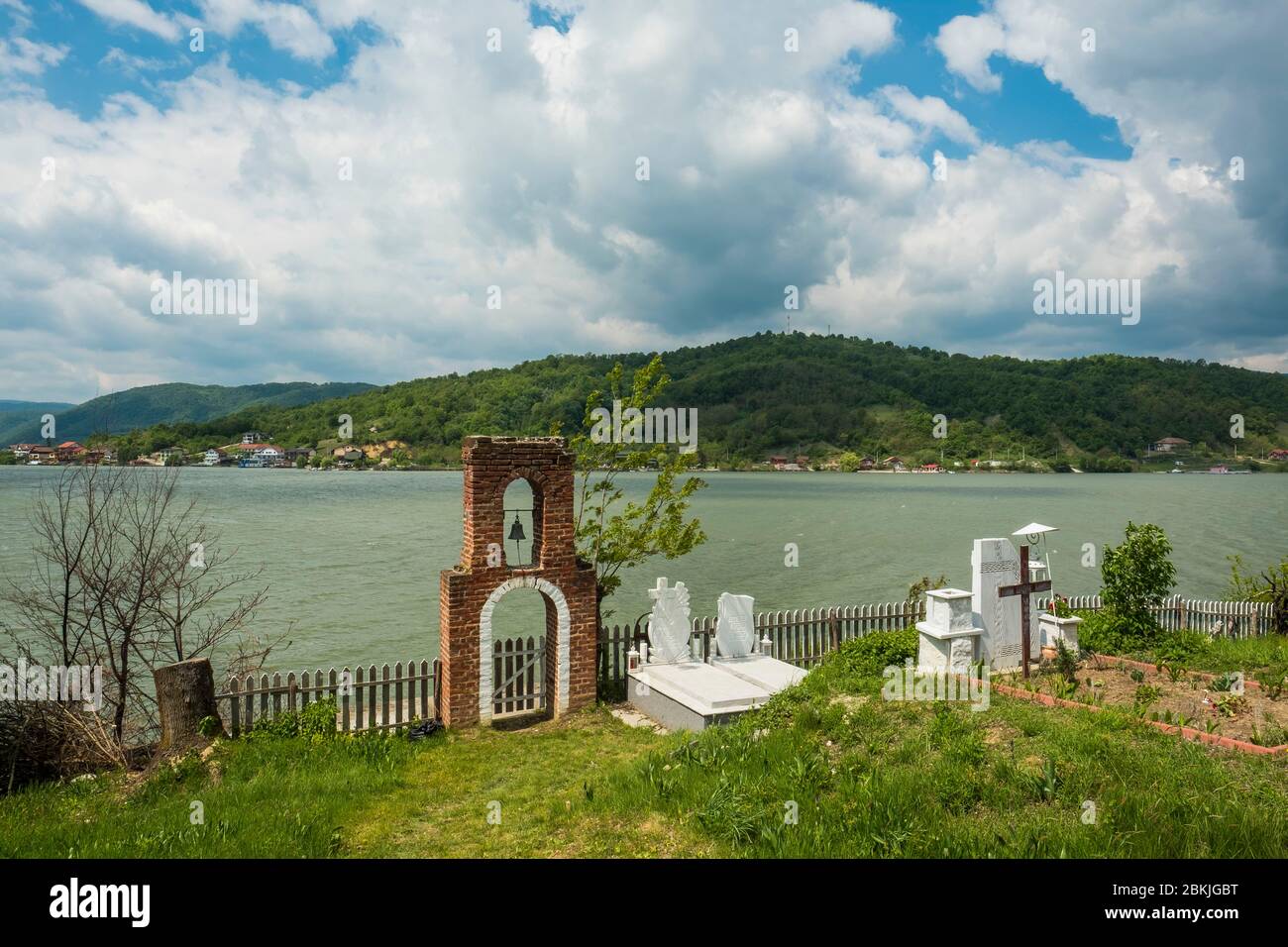 Serbien, Bor, Kladovo, orthodoxer Friedhof am Donauufer Stockfoto