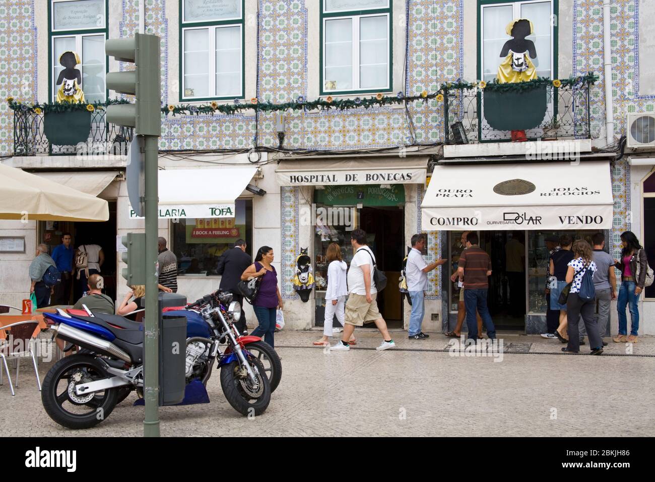 Geschäft im alten Krankenhaus De Boncas, Praca Da Figueira, Rossio District, Lissabon, Portugal, Europa Stockfoto