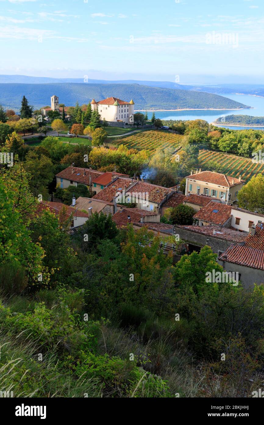 Frankreich, Var, regionaler Naturpark Verdon, Aiguines, das Schloss und der See von Sainte Croix Stockfoto