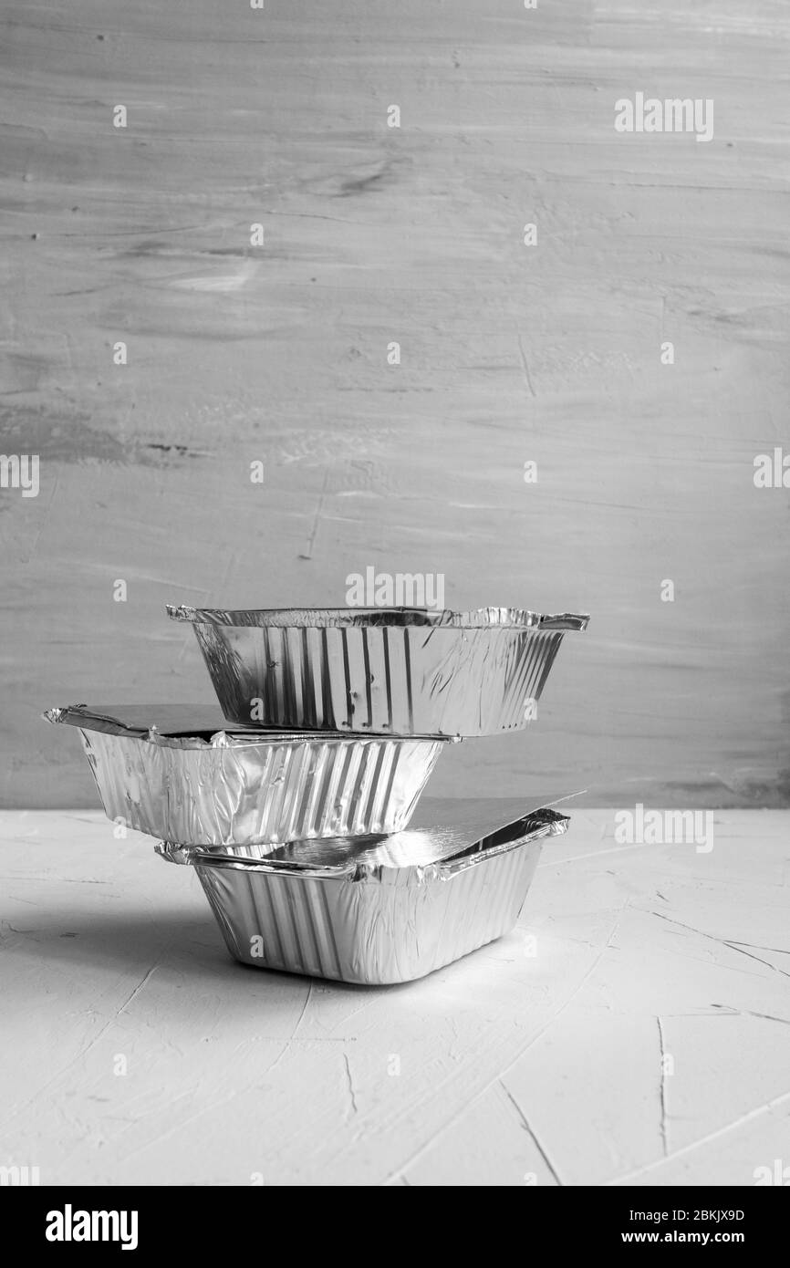 Food take away Aluminium Container, verpackt Mittagessen Lieferservice Konzept Stockfoto