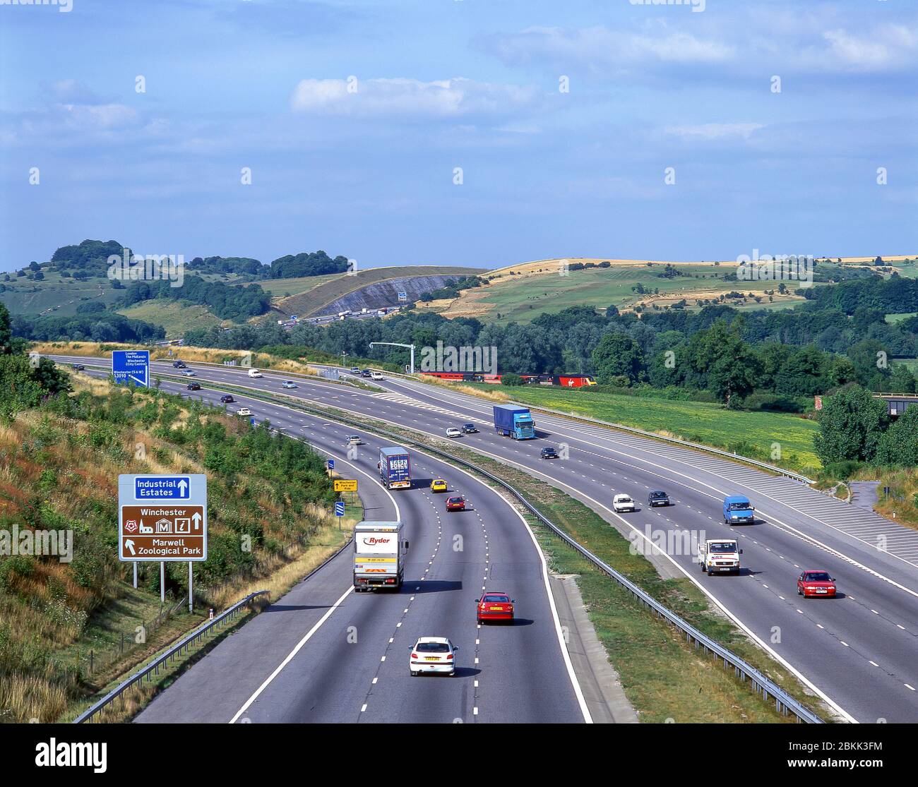 M3 Autobahn von Shawford Down in der Nähe von Winchester, Hampshire, England, Großbritannien Stockfoto