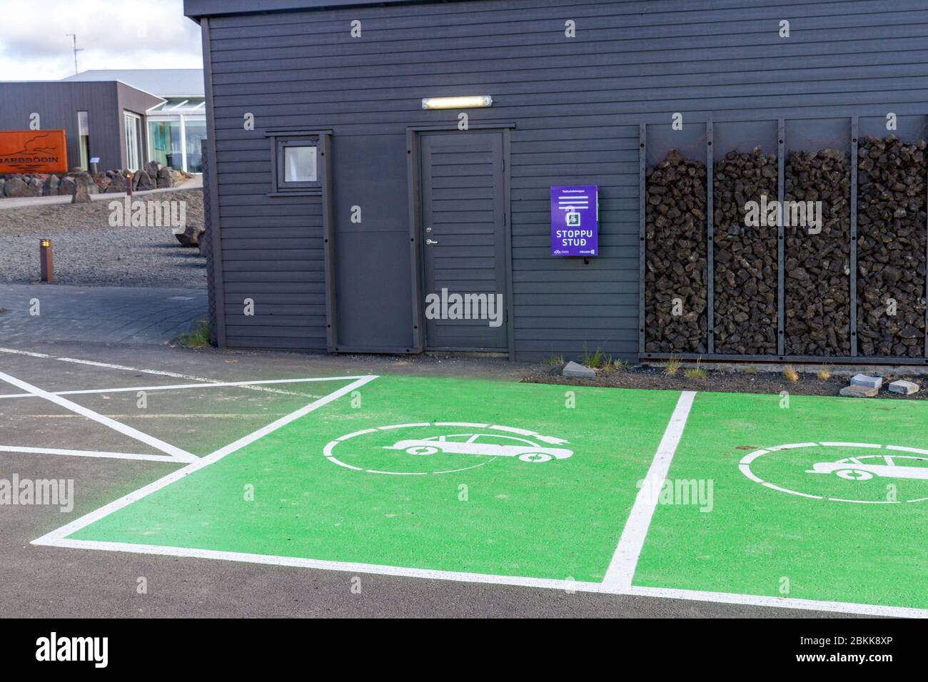 Eine Orkusalan Ladestation/Station/Parkplatz in Skútustaðahreppur, Myvatn, Island. Stockfoto