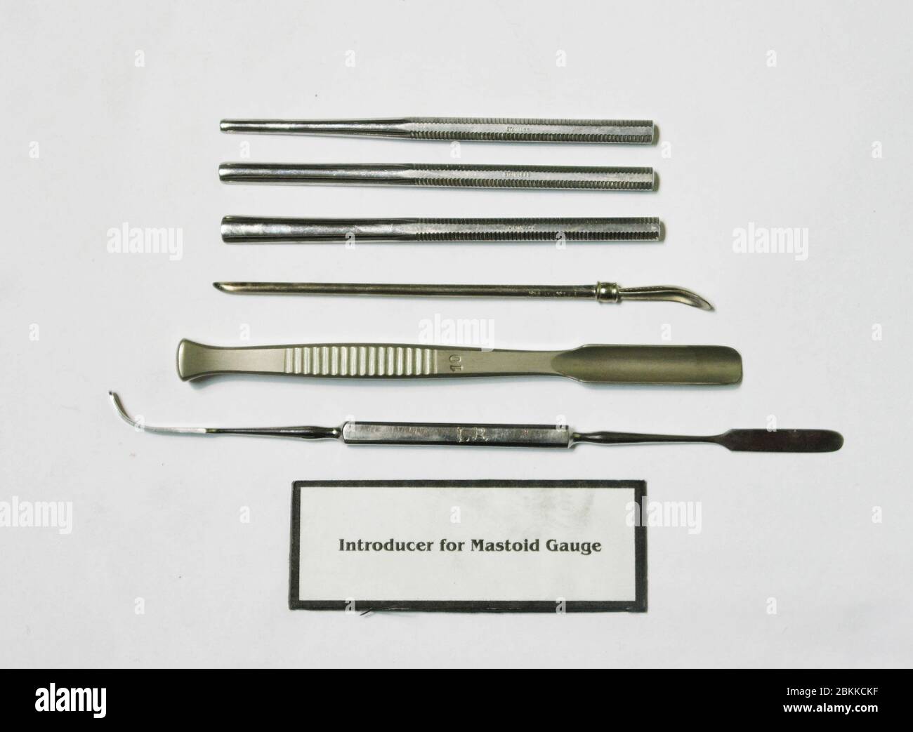 Ein Set von medizinischen Werkzeugen, ein Einführgerät für Mastoid Gouge. Stockfoto