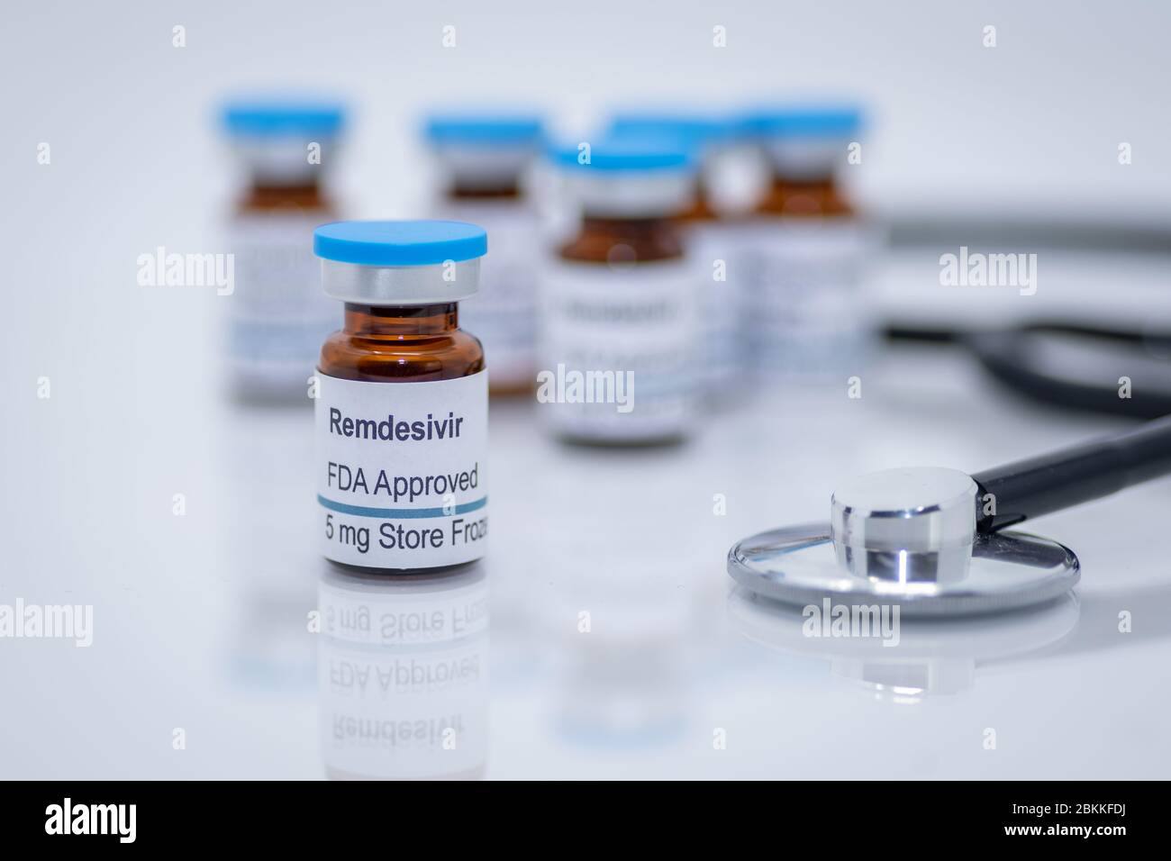 Remdesivir antivirales Medikament, das von der FDA für die Behandlung der neuen COVID-19-Pandemie zugelassen wurde Stockfoto