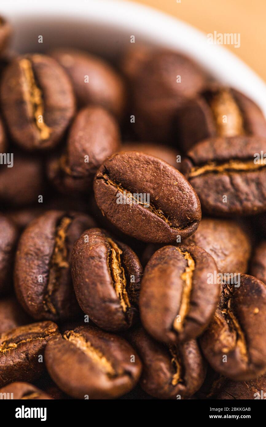 Ein Haufen Kaffeebohnen aus nächster Nähe Stockfoto