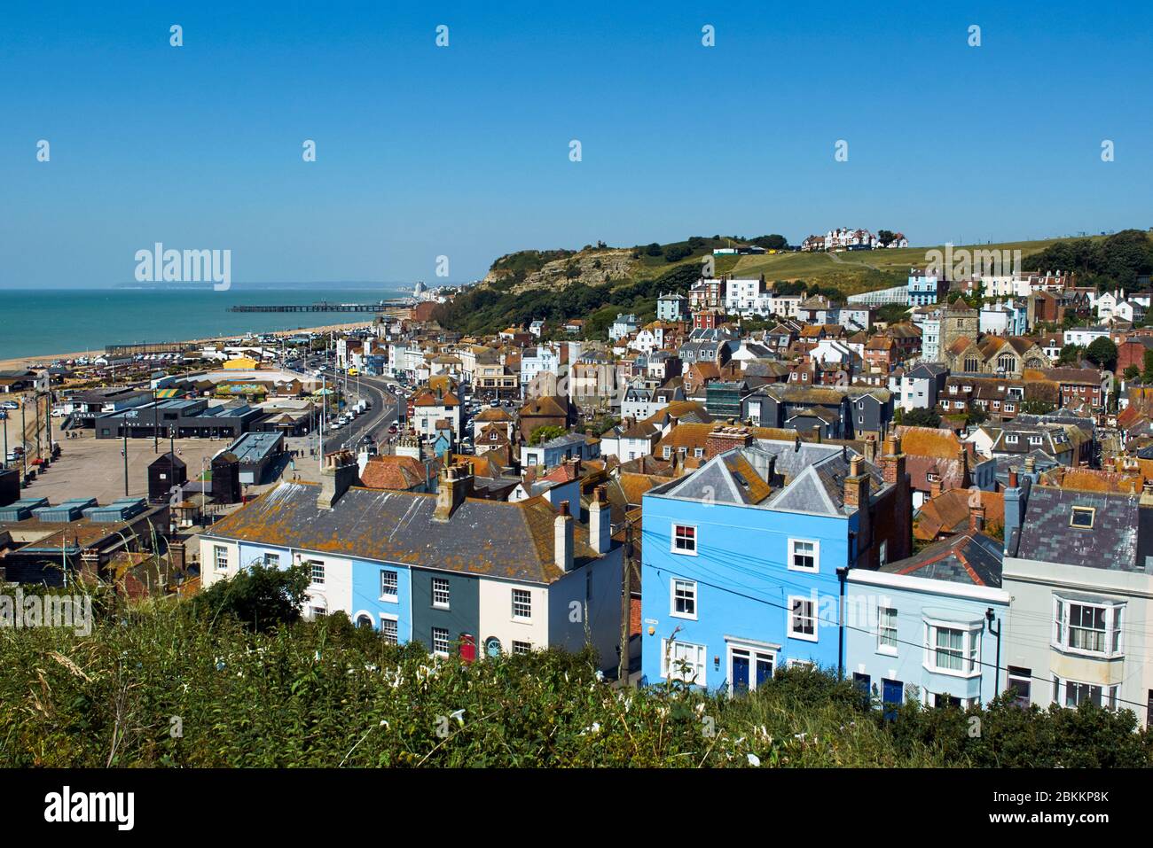 Blick über die Altstadt von Hastings, im Sommer an der East Sussex Coast, Südengland Stockfoto