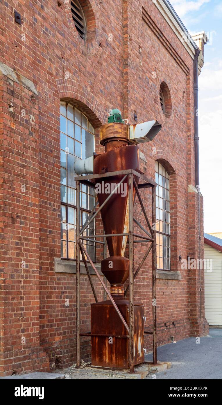 Rostige Belüftungsgeräte außerhalb Mustergeschäft in ehemaligen Eisenbahn-Werkstätten Midland Perth Western Australia Stockfoto