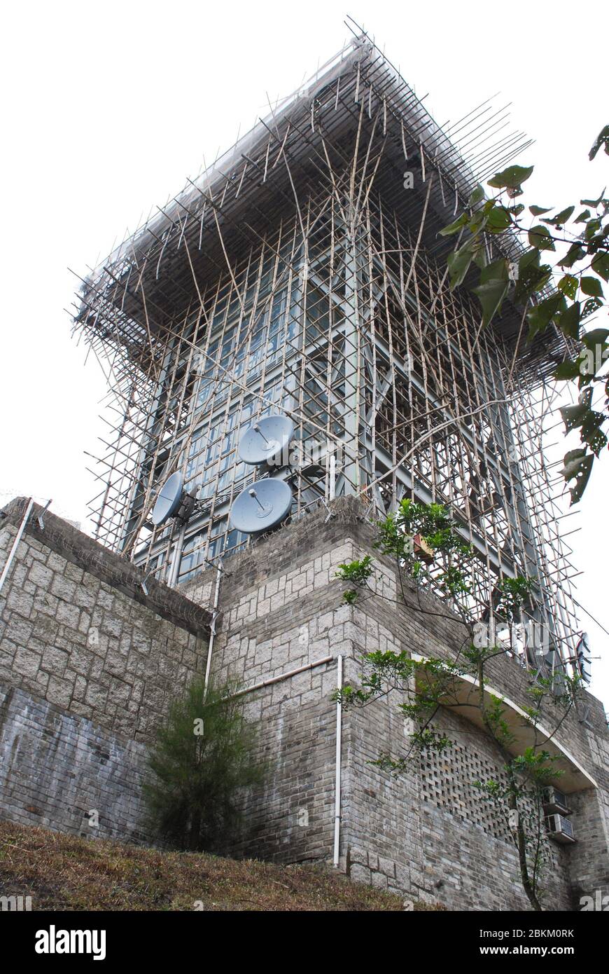 Telekommunikation Tower Network Pylon Tower Kommunikation Satellitenschüssel in New Territories Hong Kong Stockfoto