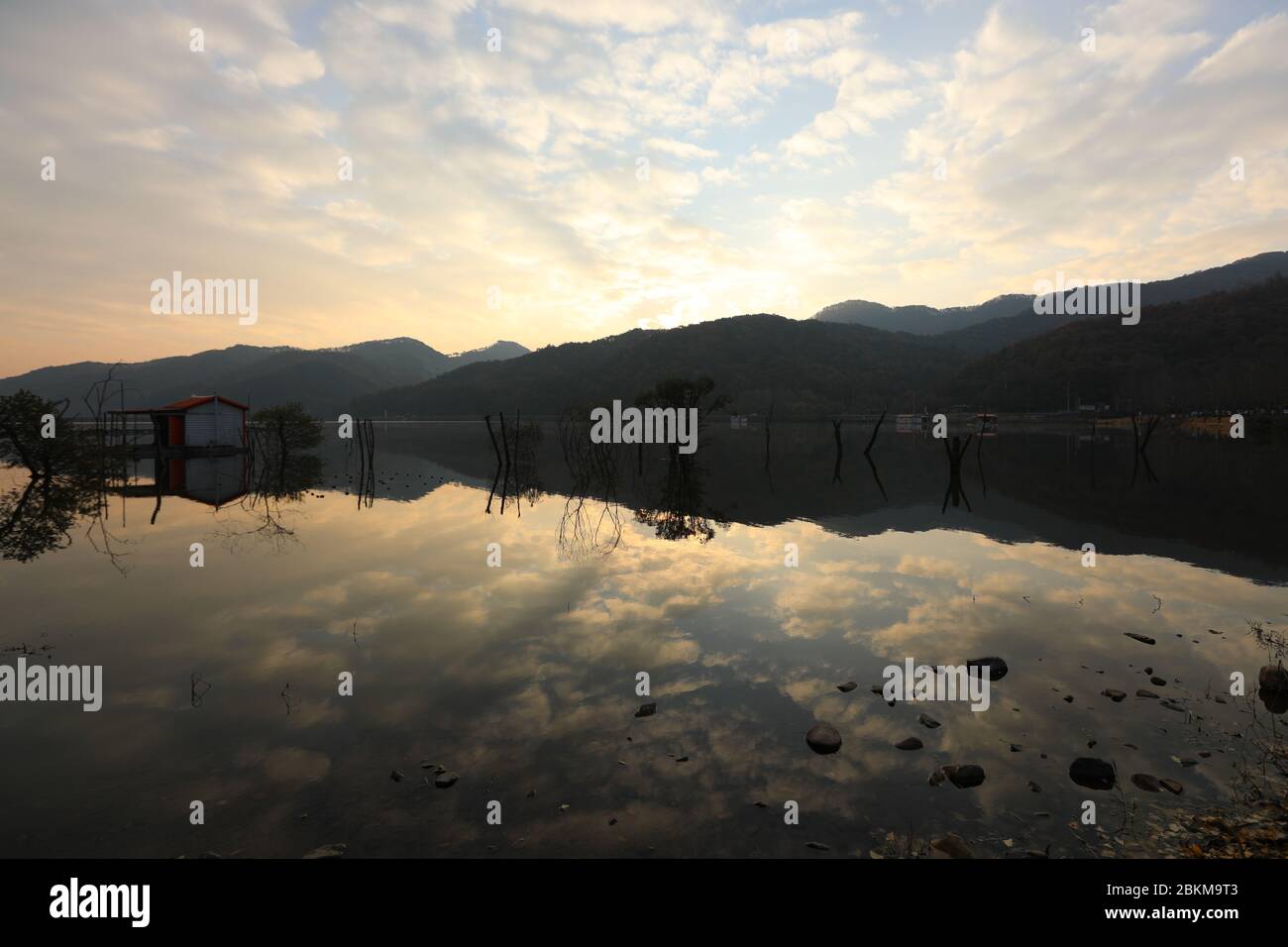 Morgen Sonnenaufgang schöne Stausee Landschaft. Mungwang, Chungbuk, Korea Stockfoto