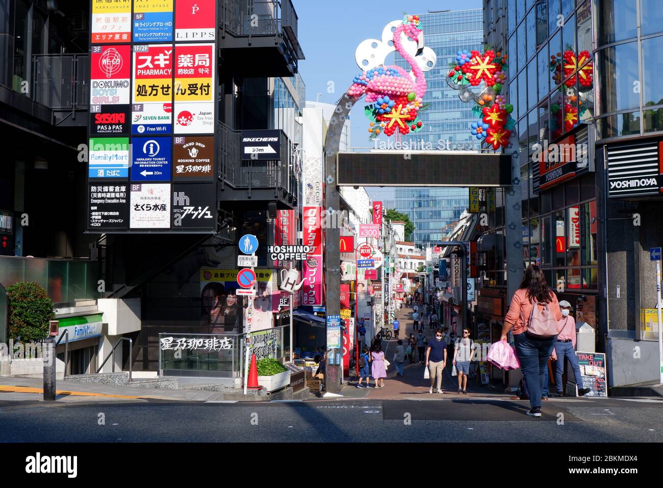 Tokio, Japan - Goldene Woche Feiertag, 2. Mai 2020 : Takeshita Straße, Harajuku während des Ausnahmezustands wegen der Ausbreitung von Covid-19 Stockfoto