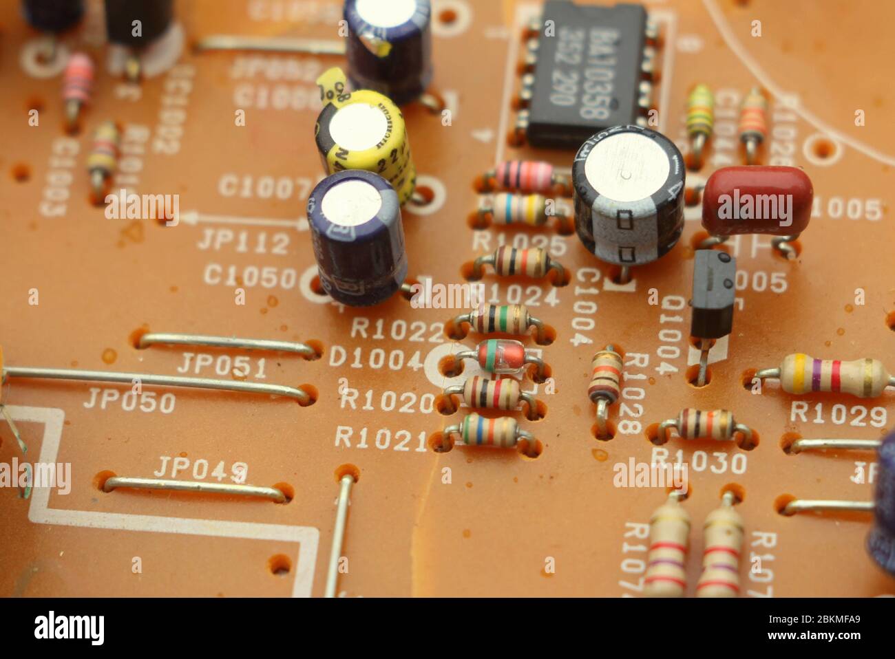 Mikroschaltung mit Funkteilen Nahaufnahme. Moderne Elektronikindustrie. Stockfoto