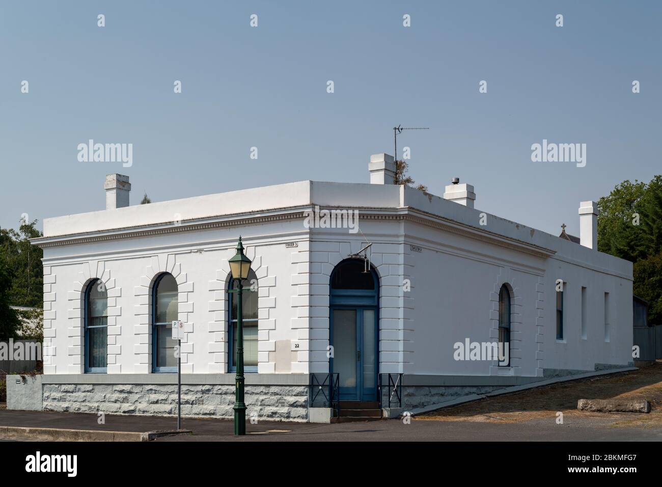 Ein historisches Gebäude in der Goldgräberstadt Clunes im Zentrum von Victoria. Stockfoto